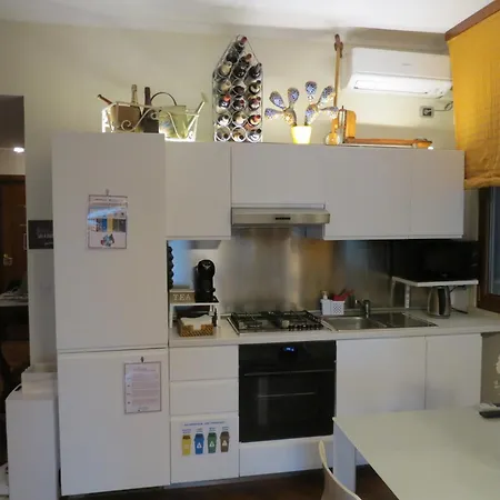 Bed & Breakfast Casa Battisti Messina, Centro Citta E Universita 4*