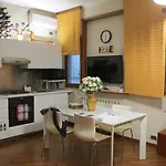 Casa Battisti In Centro Città, Ideale Per Famiglie O Gruppi Alojamento de Acomodação e Pequeno-almoço 3*