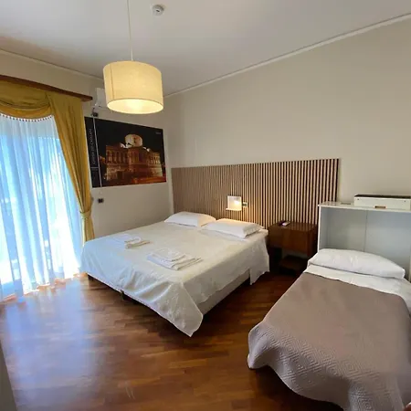 Bed & Breakfast Casa Battisti In Centro Citta, Ideale Per Famiglie O Gruppi Messina